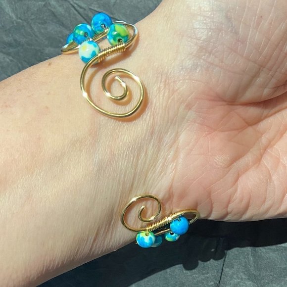 Gold Tone Wire Bracelet with Synthetic Jade Ocean Dyed Beads - Picture 8 of 9